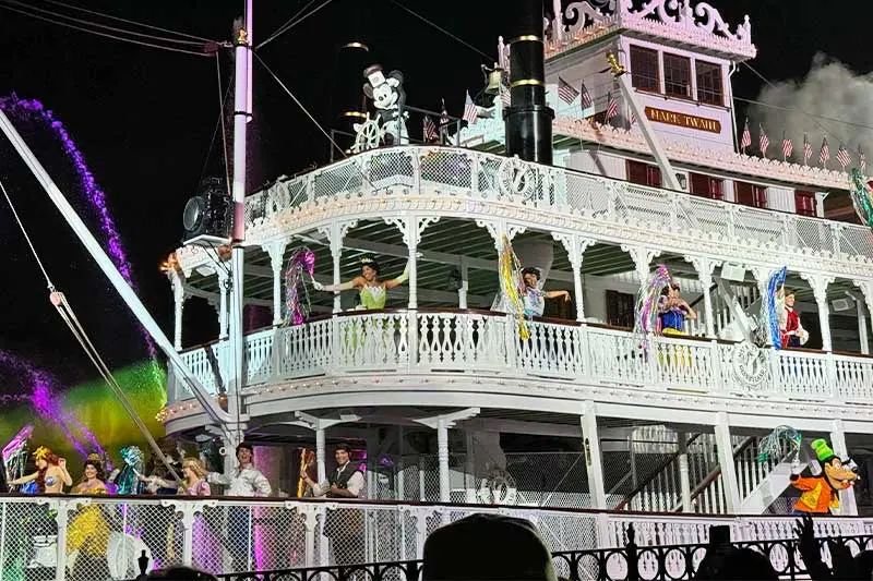 Mark Twain Riverboat Missing from Disneyland’s 'Fantasmic!' Finale